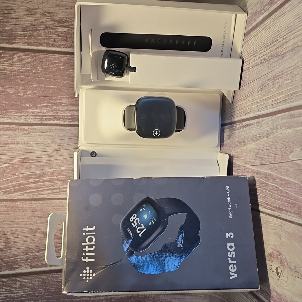 New Fitbit Versa 3 Black Aluminum case & black infinity band**